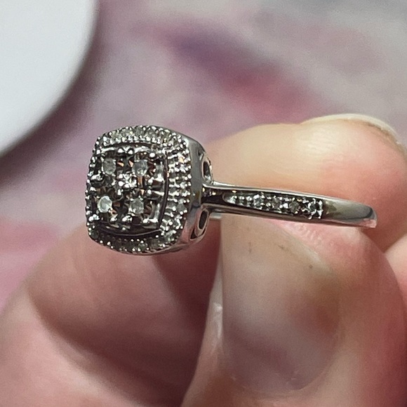 Allure Gems Diamond Cluster Sterling Silver Ring Size 7 - Picture 5 of 13